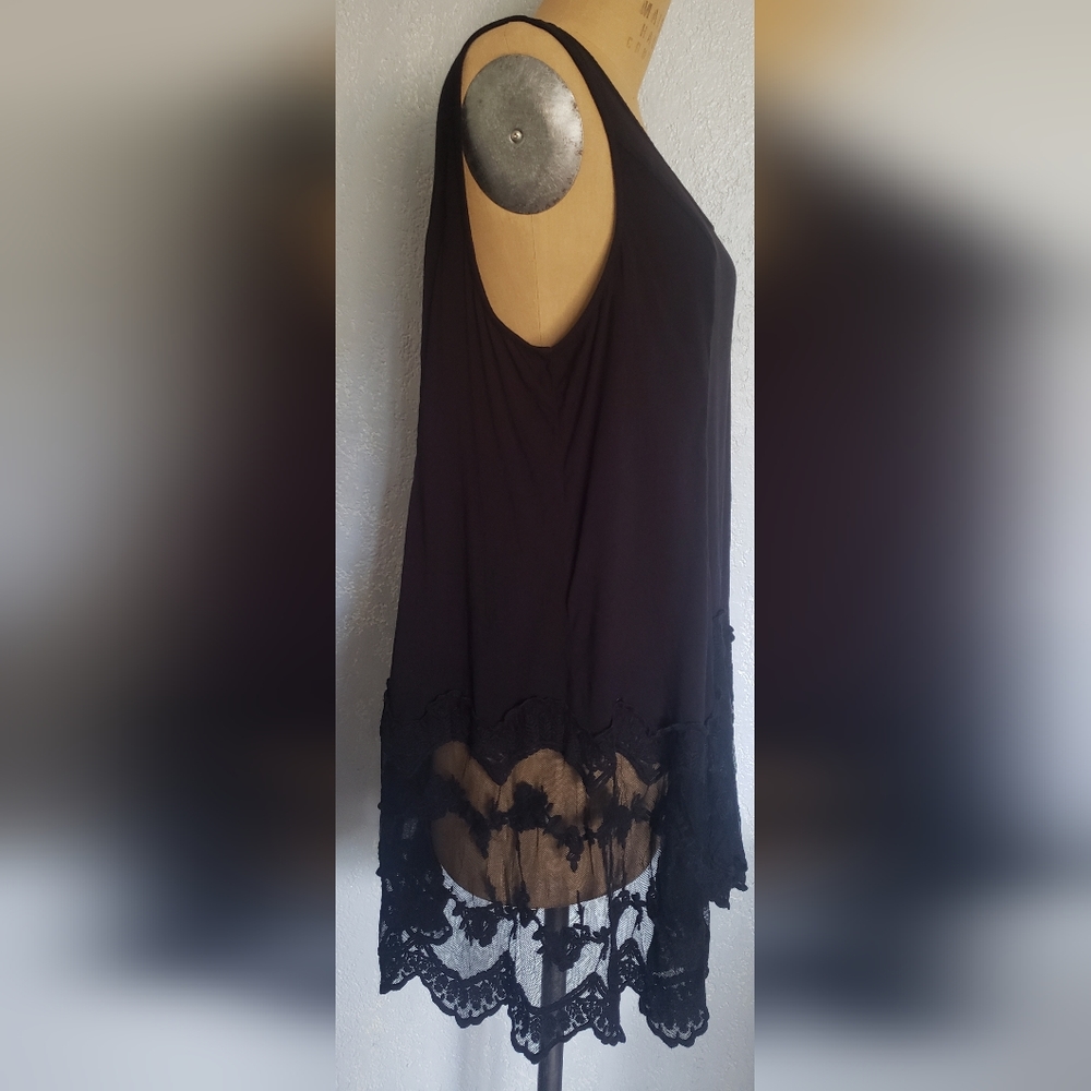 TORRID Women's Sleeveless Black Lace Top Size 2 - Picture 4 of 8